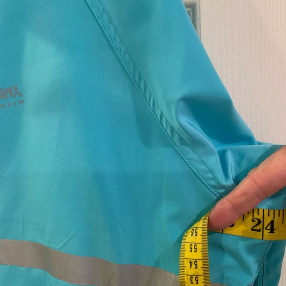 Running Room water repellent running jacket with reflective tape - Picture 11 of 15